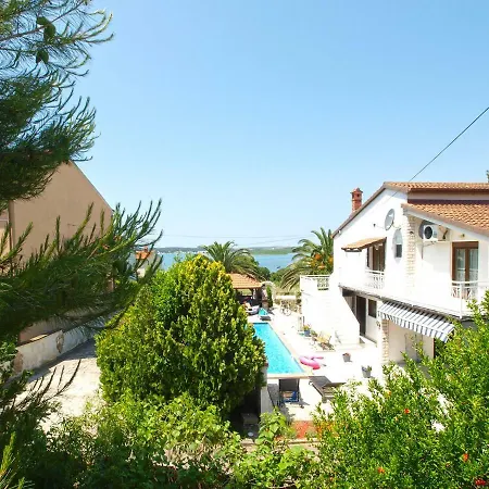 Dejan 1918 Apartament