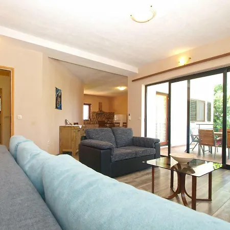 Dejan 1918 Apartament