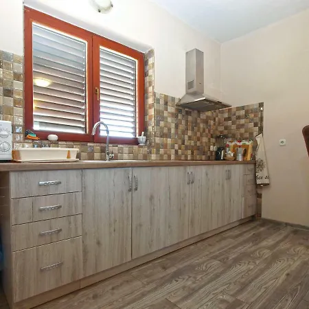 Apartament Dejan 1918 *