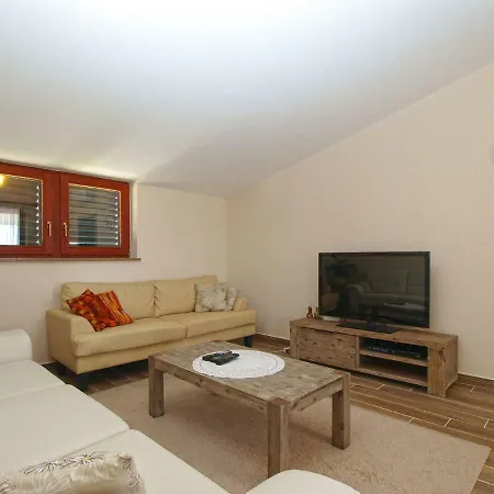 Apartament Dejan 1918 *