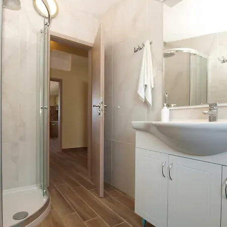 Dejan 1918 Apartament *