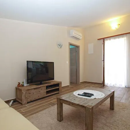 Apartament Dejan 1918 *