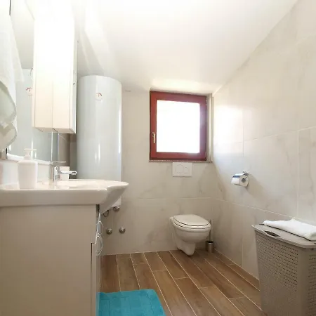 Dejan 1918 Apartament *