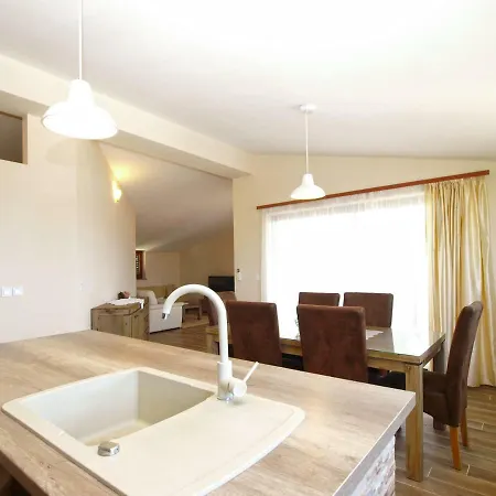 Dejan 1918 Apartament *