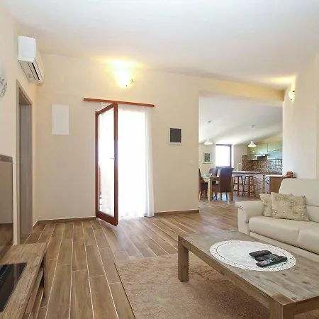 Dejan 1918 Apartament *