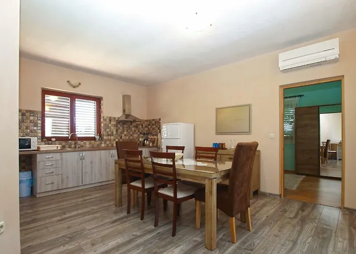 Dejan 1918 Apartament