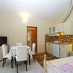Dejan 1918 Apartment *