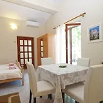Dejan 1918 Apartment