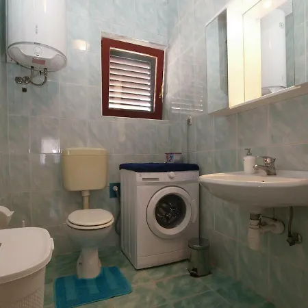 Dejan 1918 Apartamento